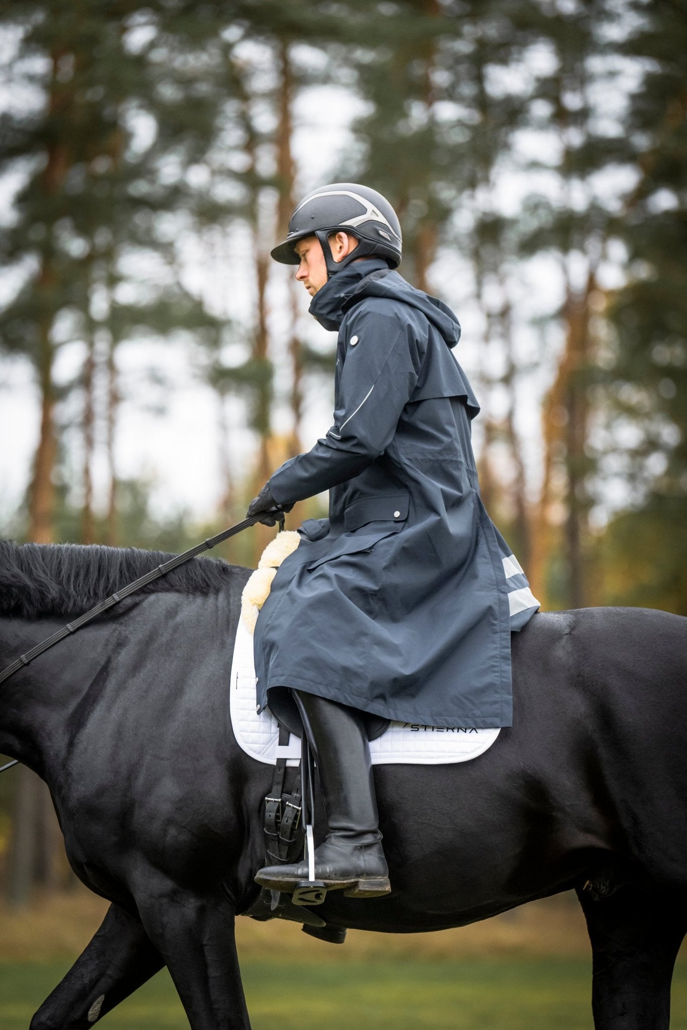 Sky Raincoat - BlackStierna UK