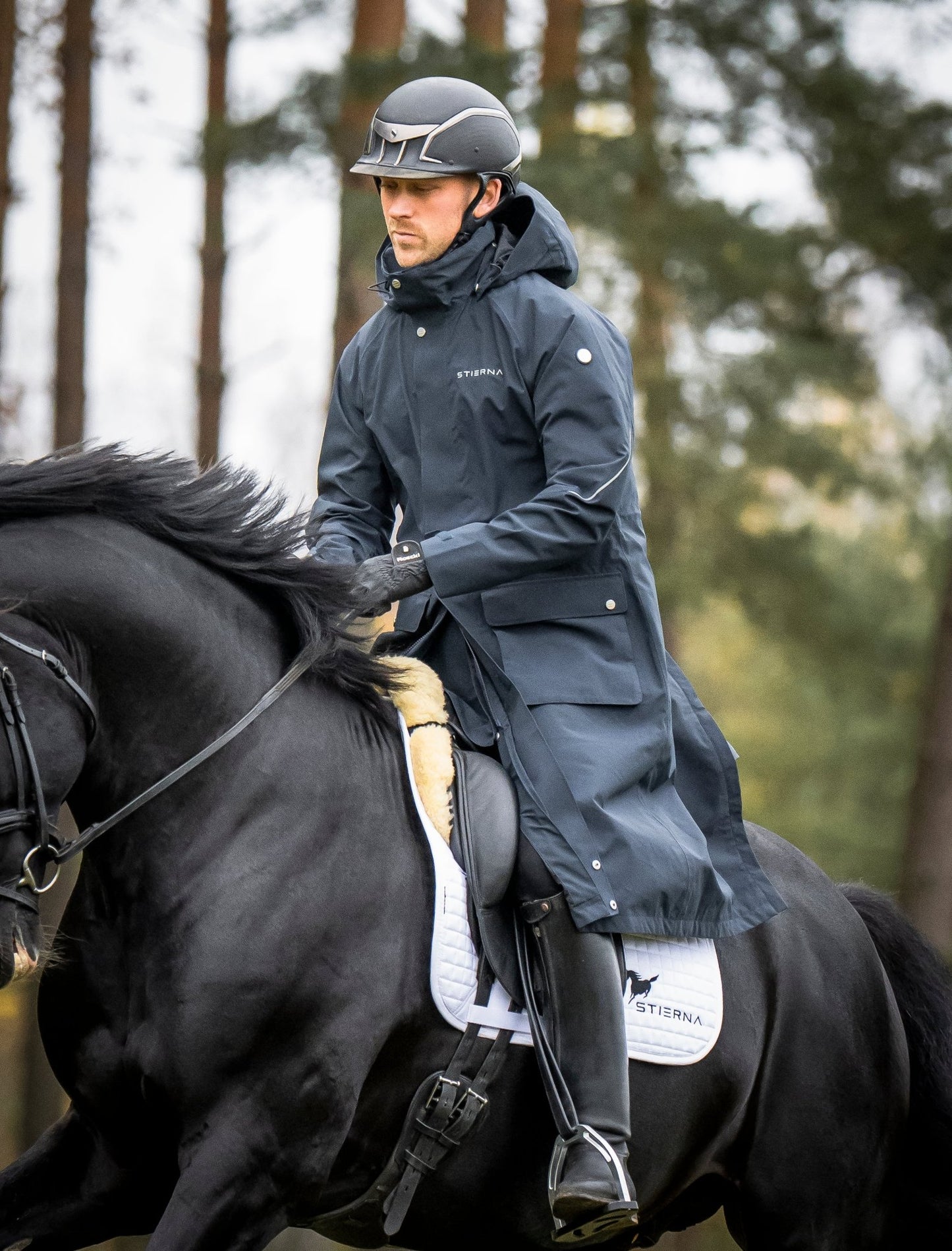 Sky Raincoat - BlackStierna UK